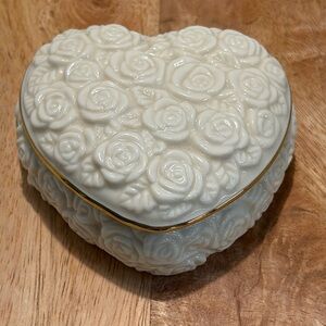 Lenox Handcrafted White and Gold Box